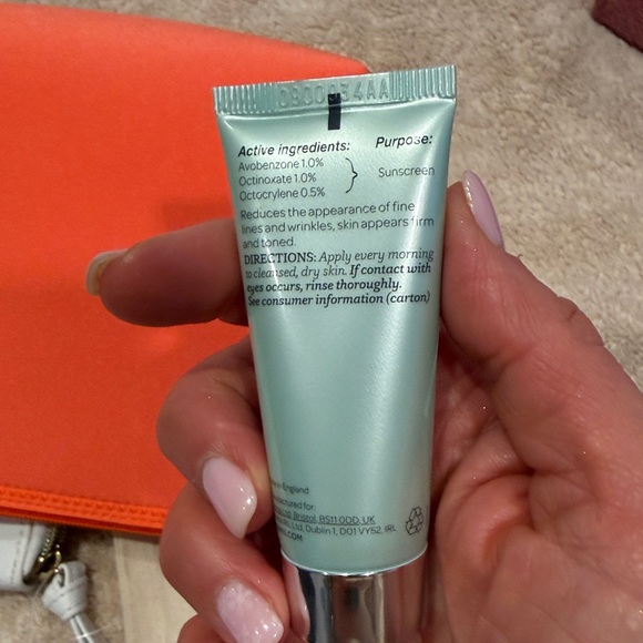 ELEMIS deluxe Skincare Collection with Orange and white Bags - Picture 10 of 15